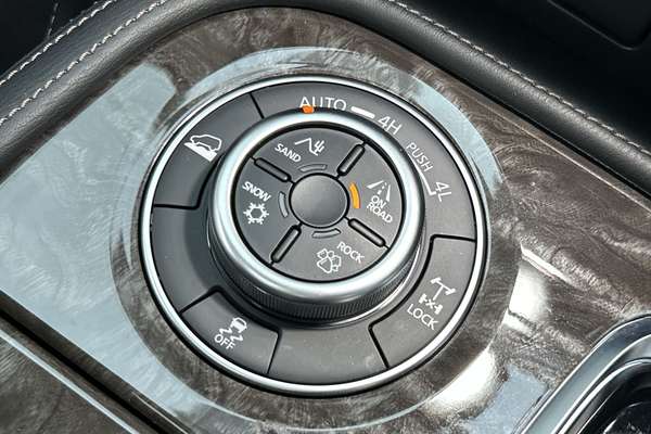 2025 Nissan Patrol Ti-L Y62 thumb-15
