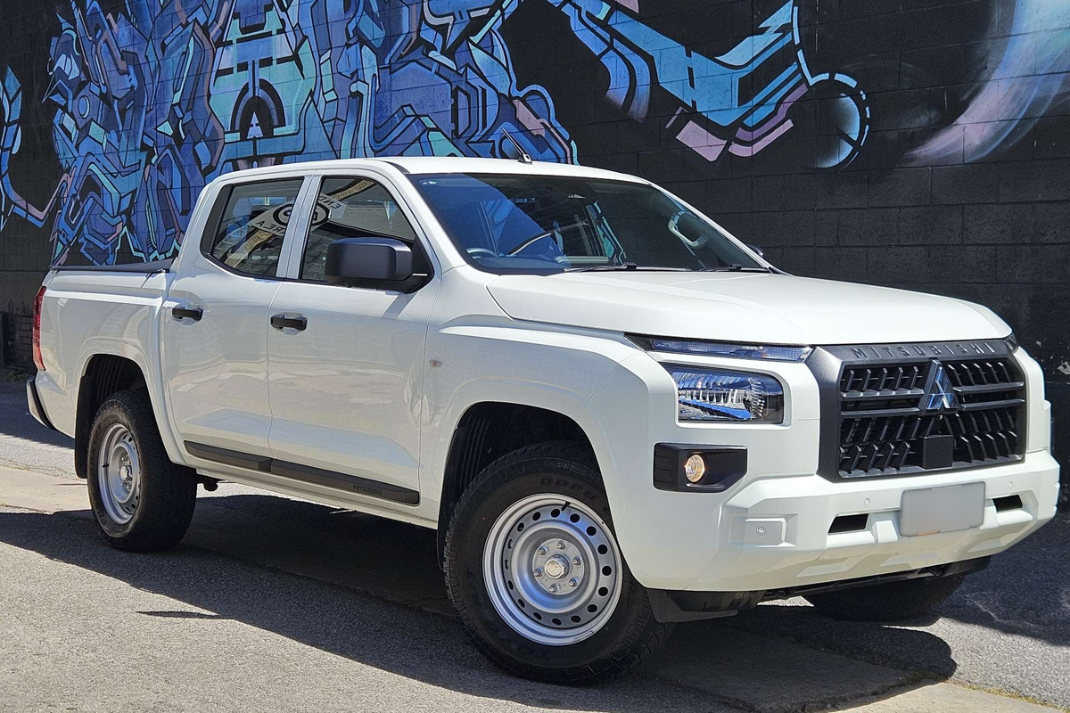 2025 Mitsubishi Triton GLX MV 4X4