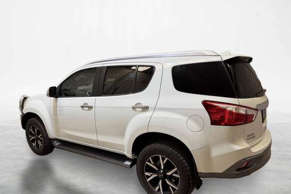 2020 Isuzu MU-X LS-T