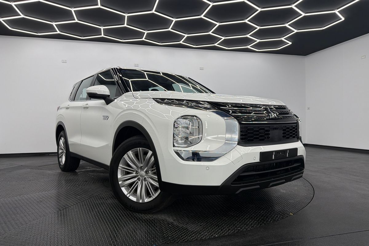 2024 Mitsubishi Outlander PHEV ES ZM