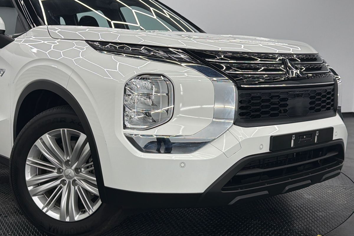2024 Mitsubishi Outlander PHEV ES ZM