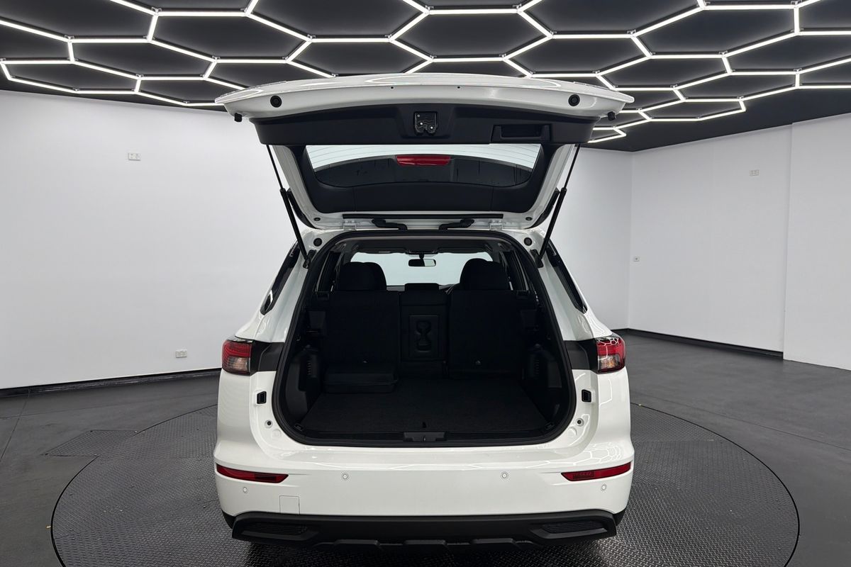 2024 Mitsubishi Outlander PHEV ES ZM