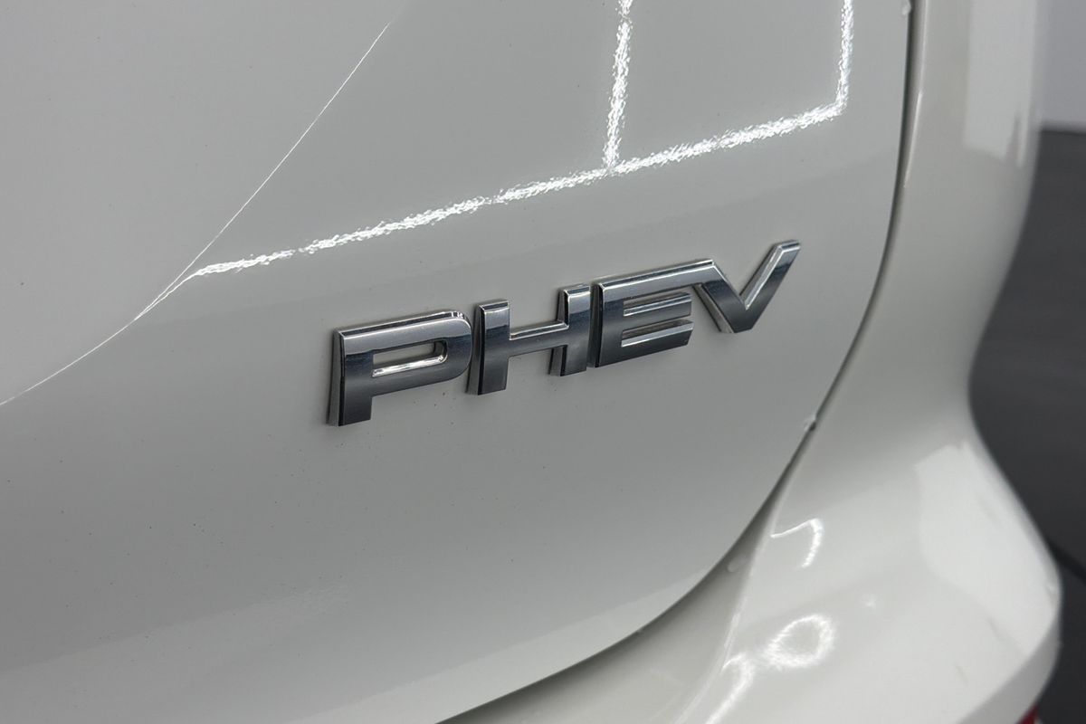 2024 Mitsubishi Outlander PHEV ES ZM