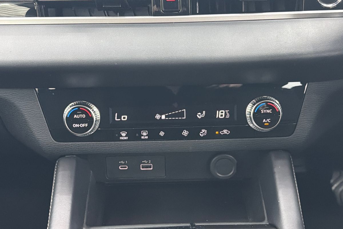 2024 Mitsubishi Outlander PHEV ES ZM