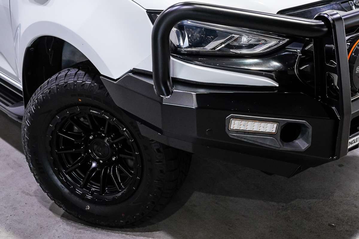 2023 Isuzu MU-X LS-M