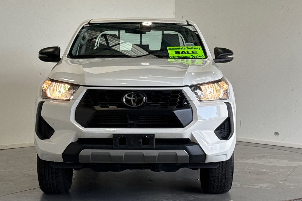 2025 Toyota Hilux SR 48V GUN126R 4X4