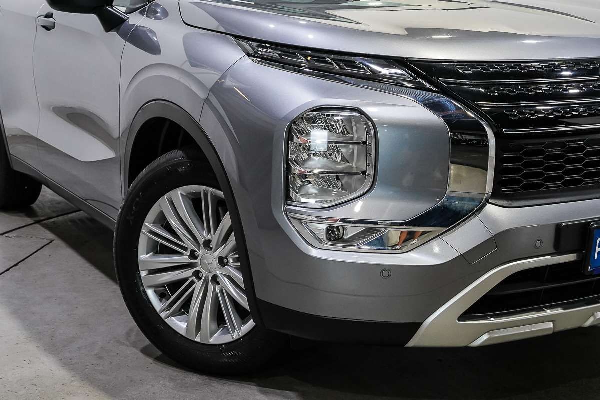 2023 Mitsubishi Outlander ES ZM