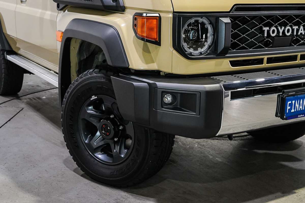2025 Toyota Landcruiser GXL GDJL76R
