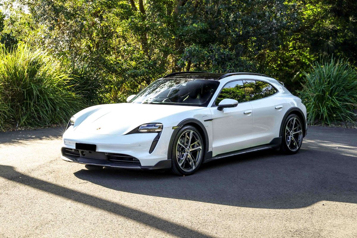 2023 Porsche Taycan 4 Y1B