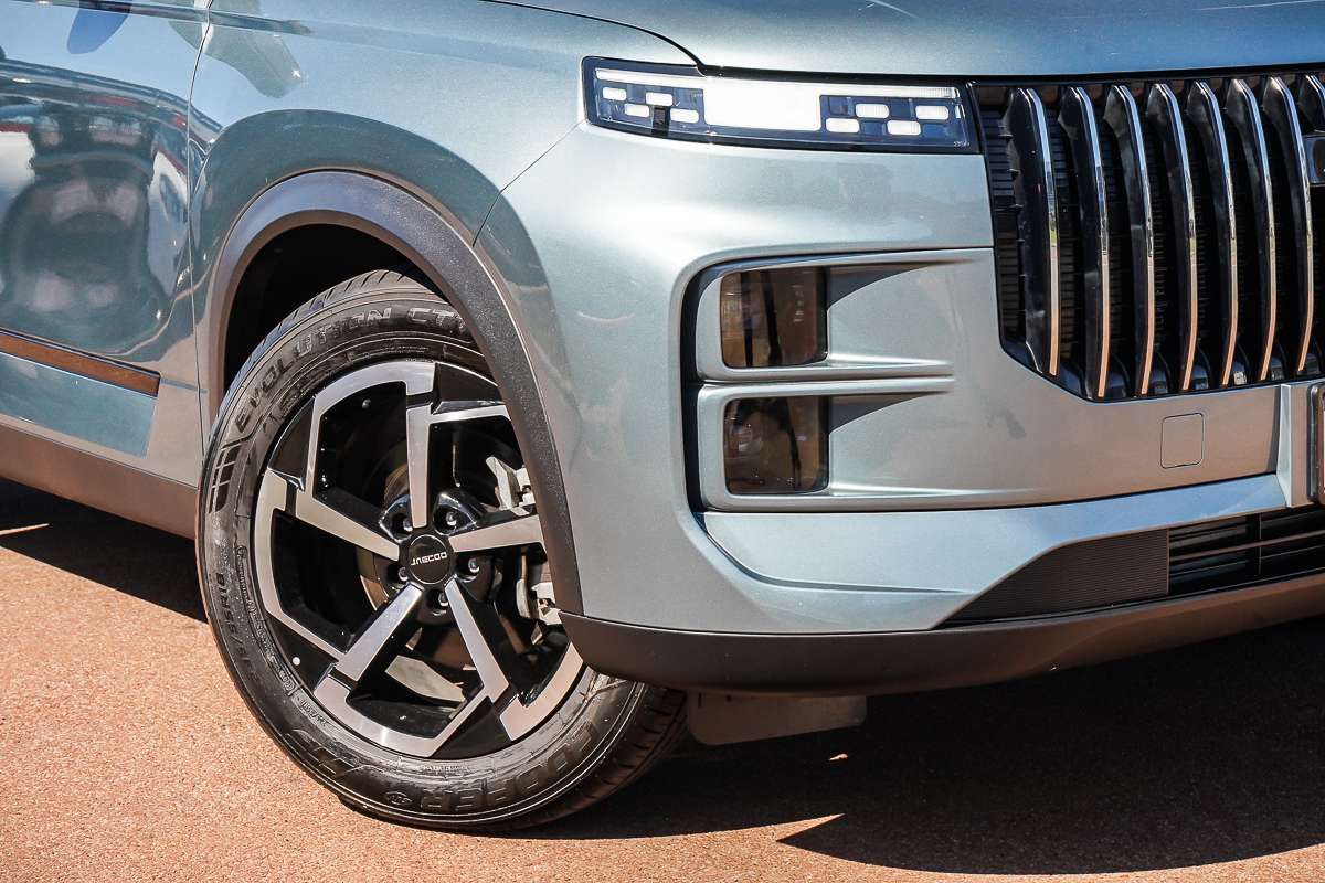 2025 OMODA JAECOO J7 Core