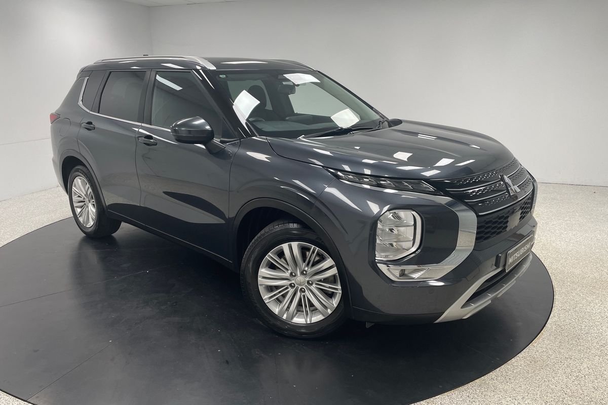 2024 Mitsubishi Outlander LS ZM