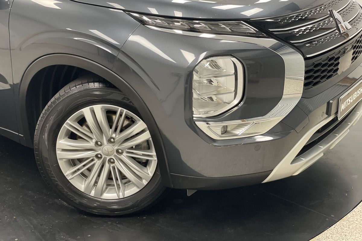 2024 Mitsubishi Outlander LS ZM