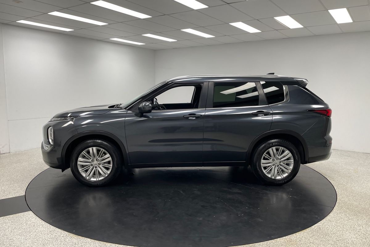 2024 Mitsubishi Outlander LS ZM
