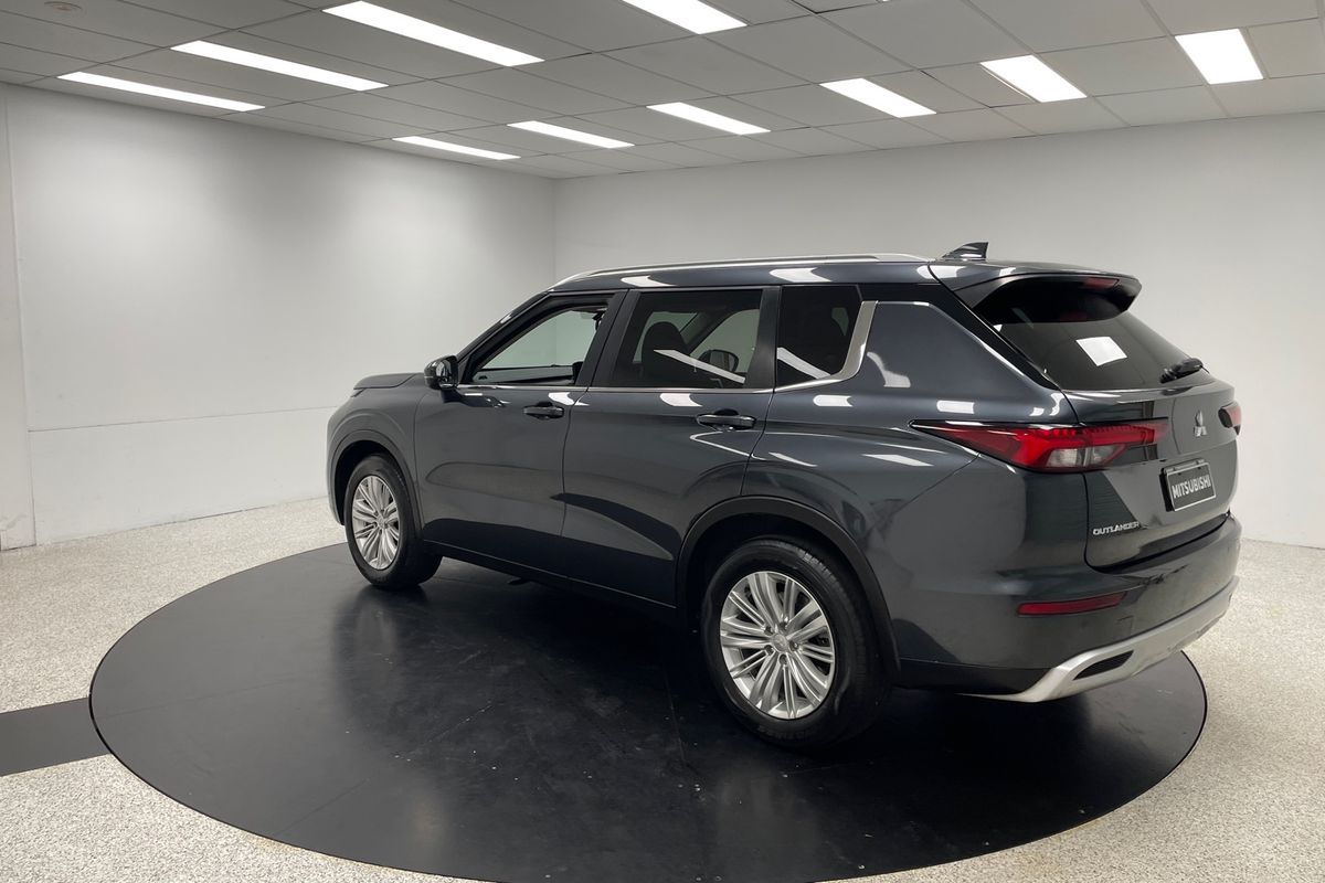 2024 Mitsubishi Outlander LS ZM