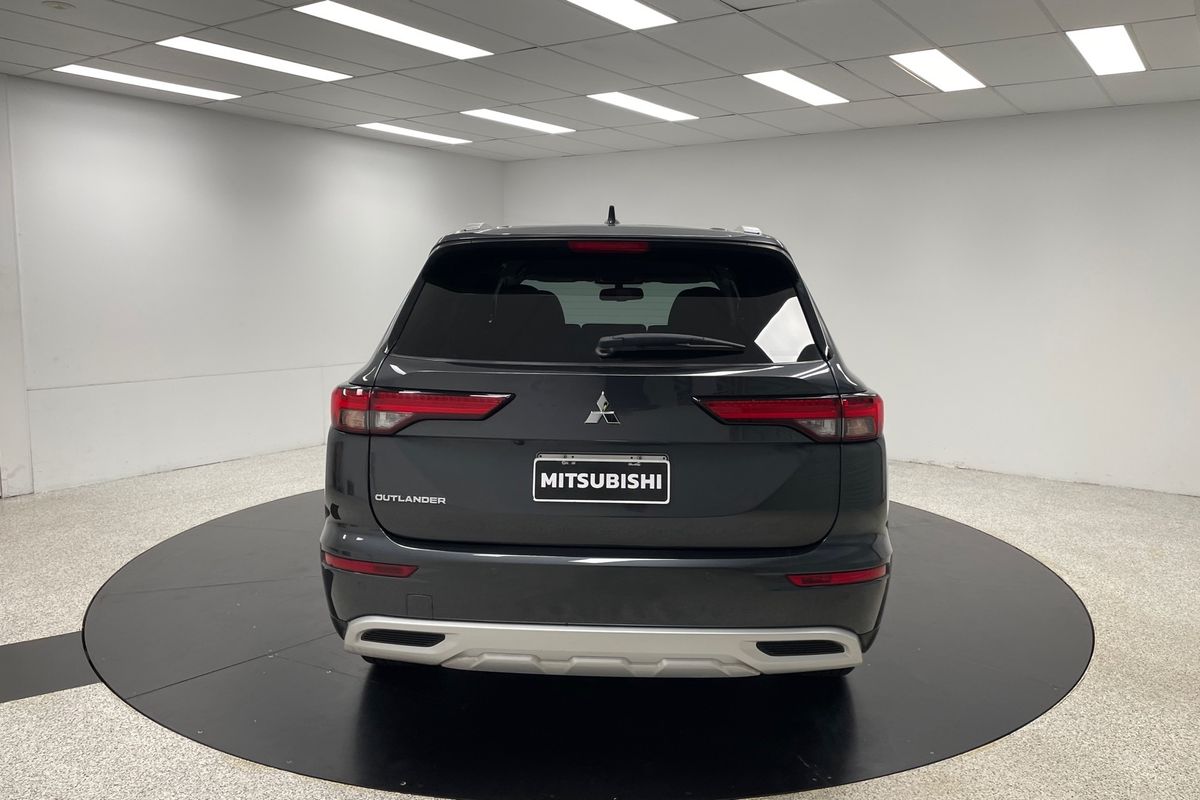 2024 Mitsubishi Outlander LS ZM