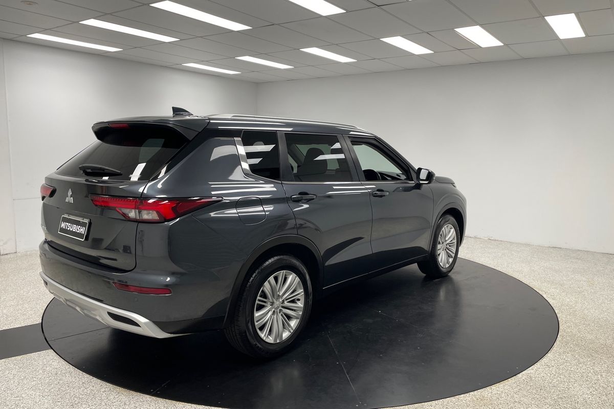 2024 Mitsubishi Outlander LS ZM