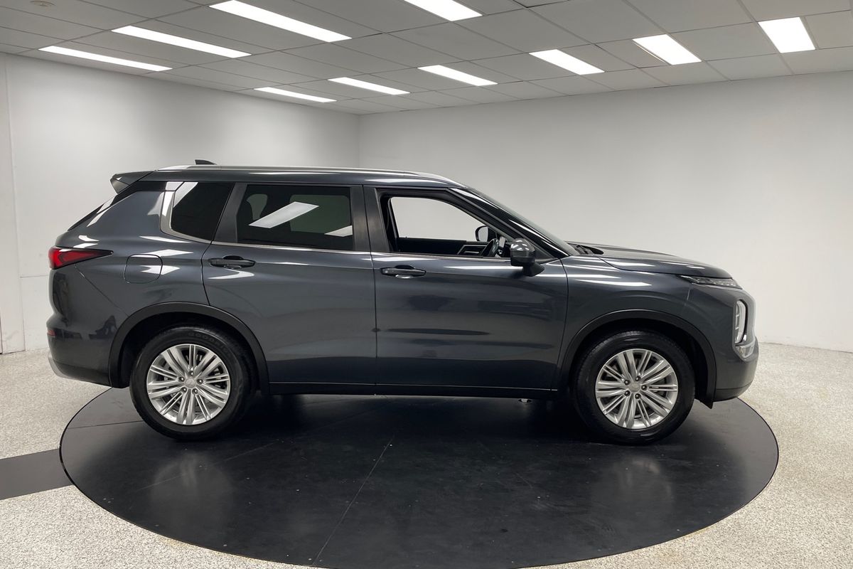 2024 Mitsubishi Outlander LS ZM