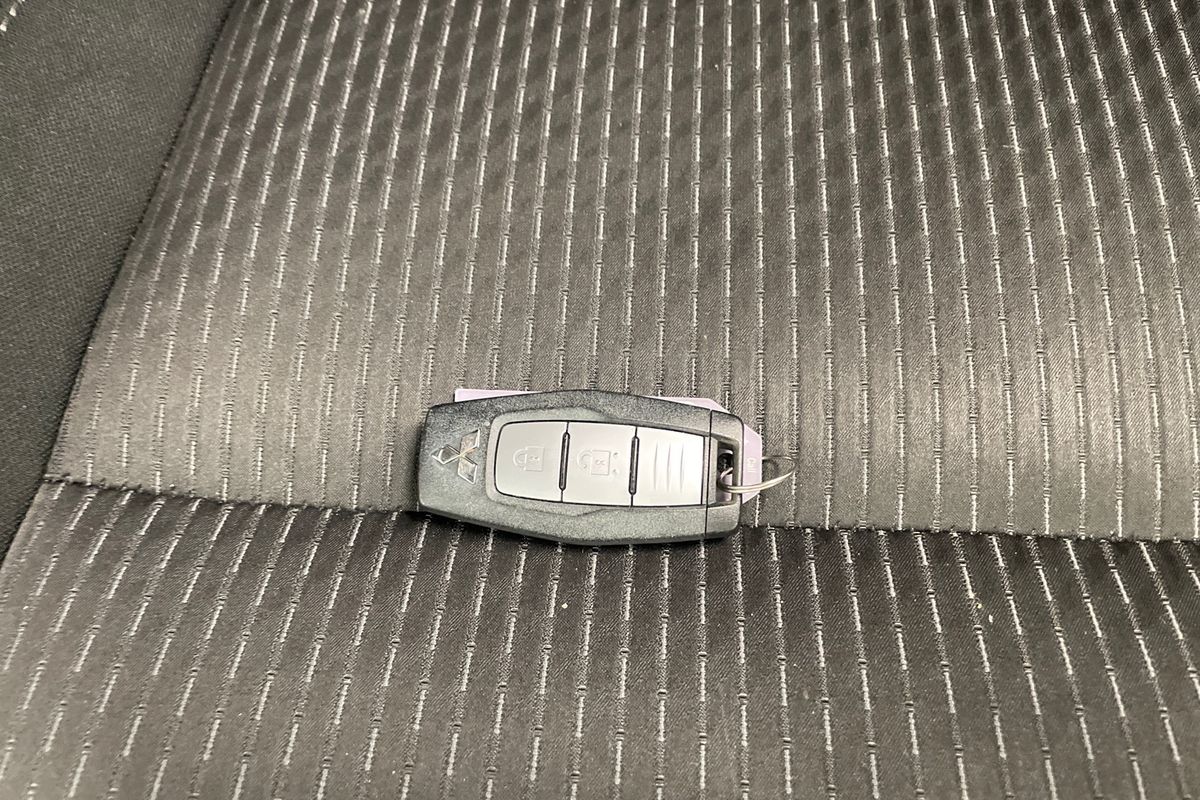 2024 Mitsubishi Outlander LS ZM