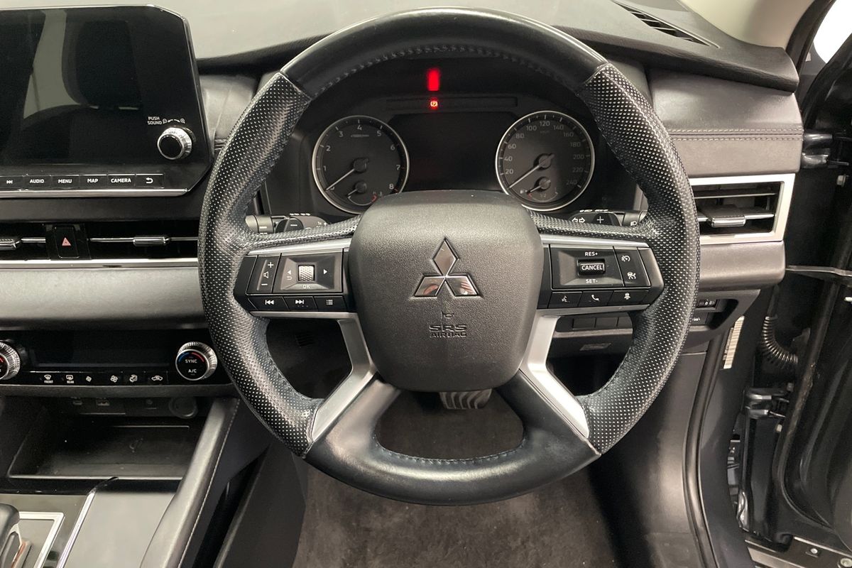 2024 Mitsubishi Outlander LS ZM
