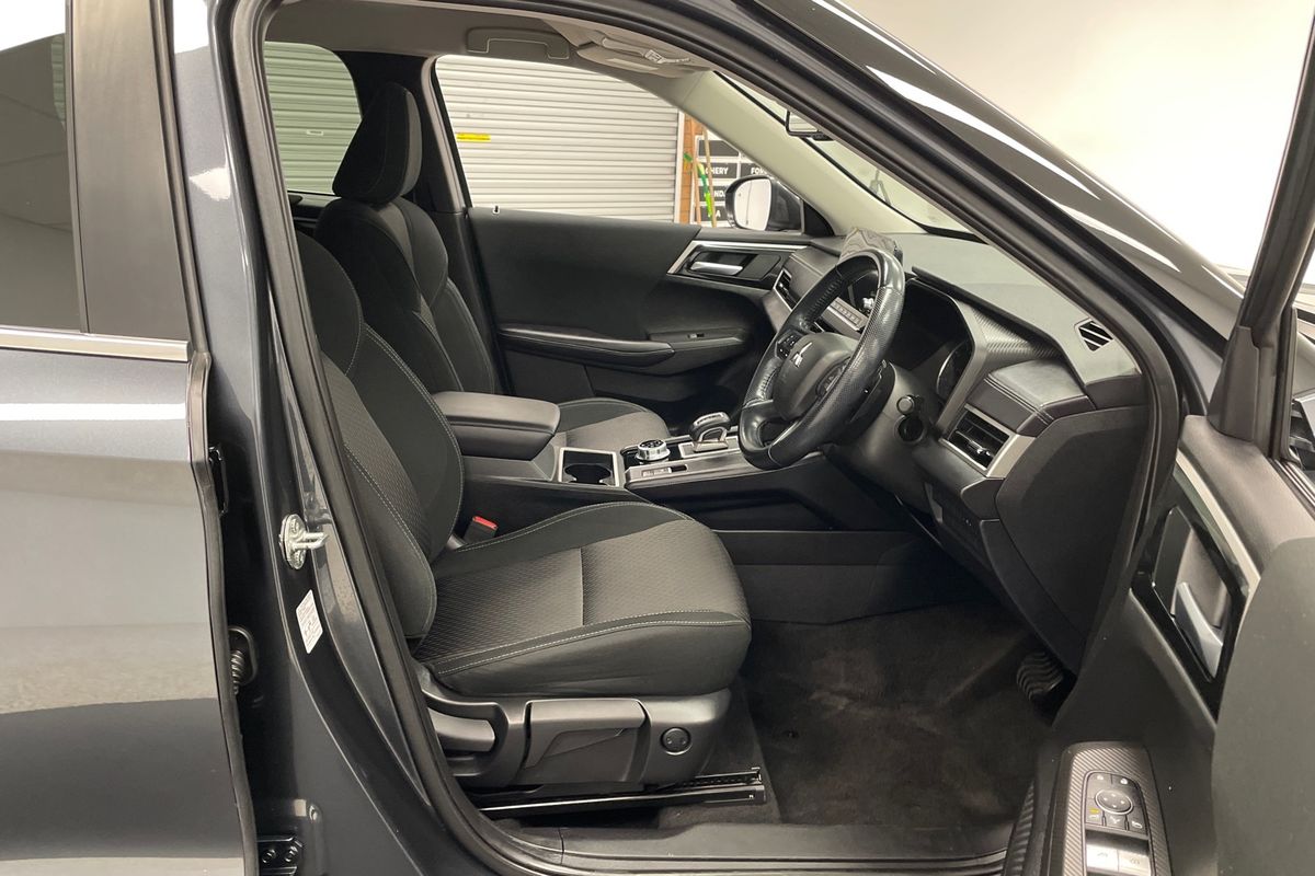 2024 Mitsubishi Outlander LS ZM