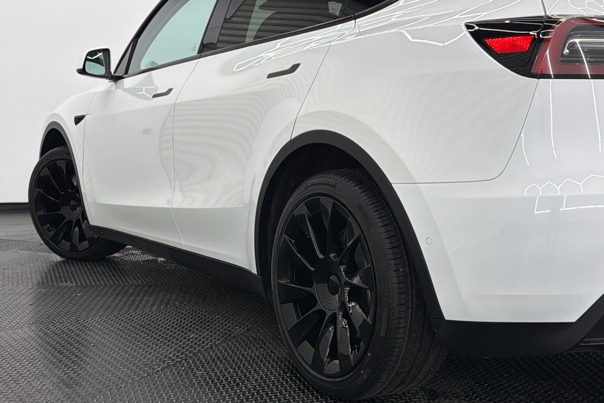 2023 Tesla Model Y Rear-Wheel Drive