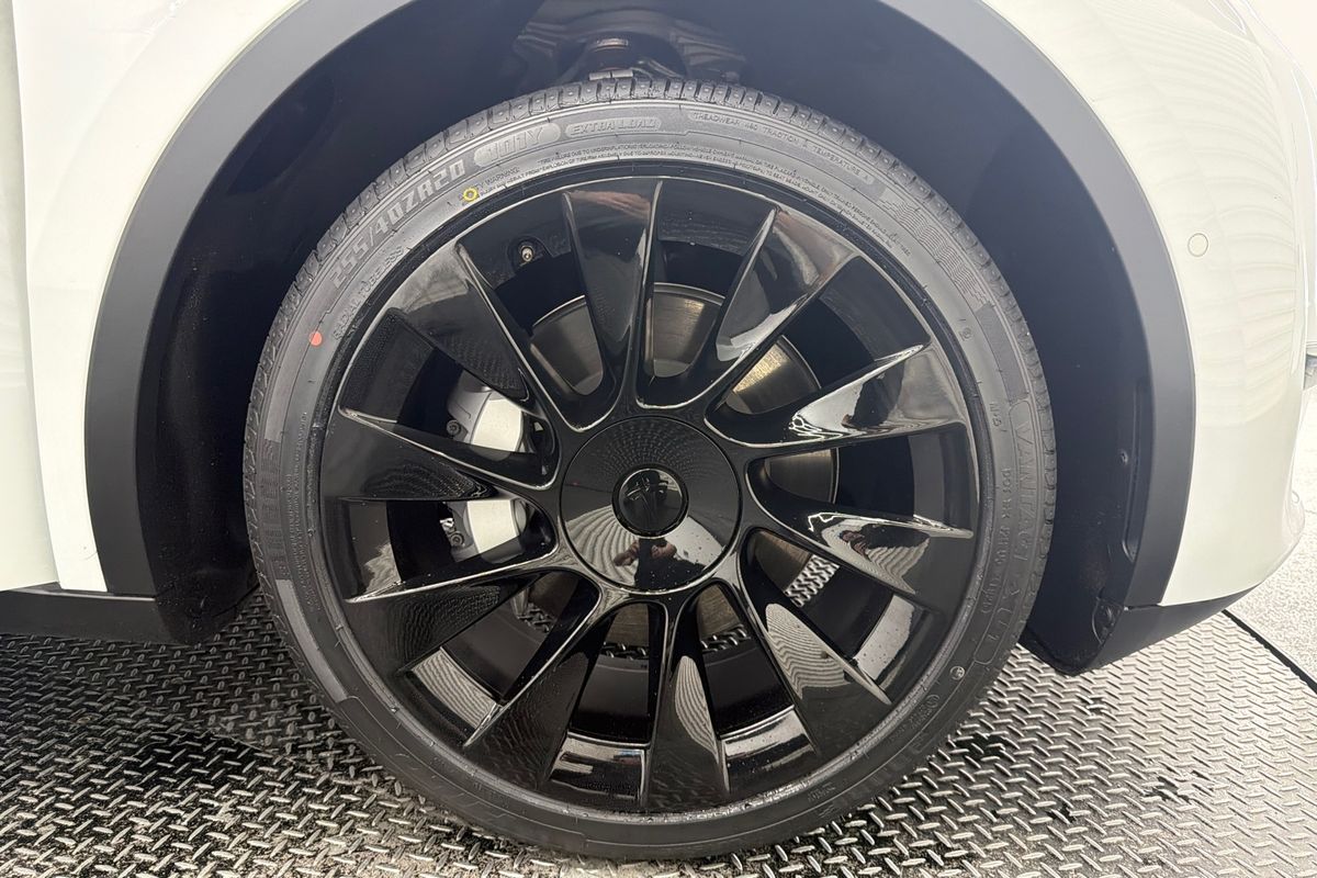 2023 Tesla Model Y Rear-Wheel Drive