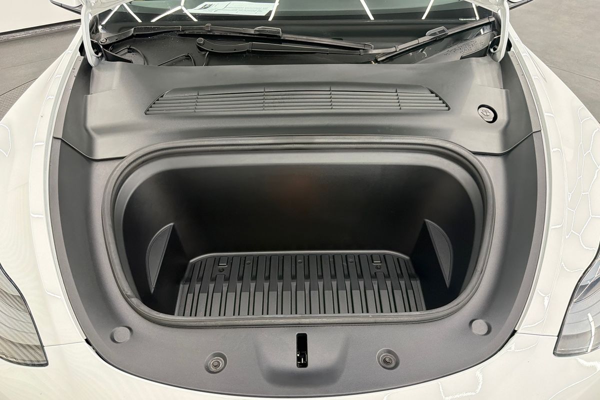 2023 Tesla Model Y Rear-Wheel Drive