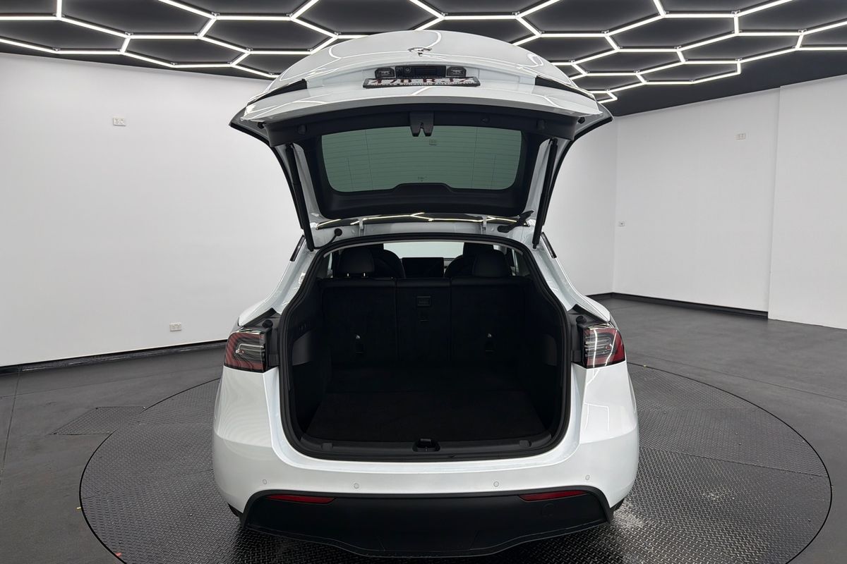 2023 Tesla Model Y Rear-Wheel Drive