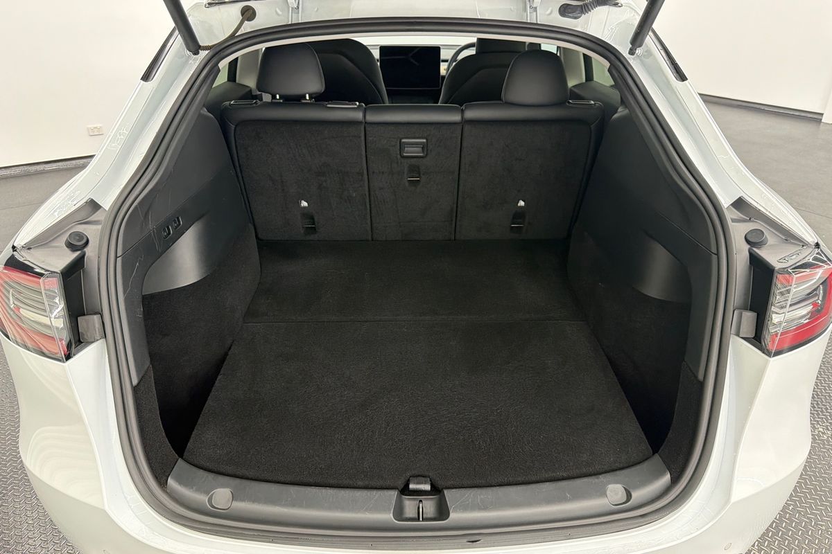 2023 Tesla Model Y Rear-Wheel Drive