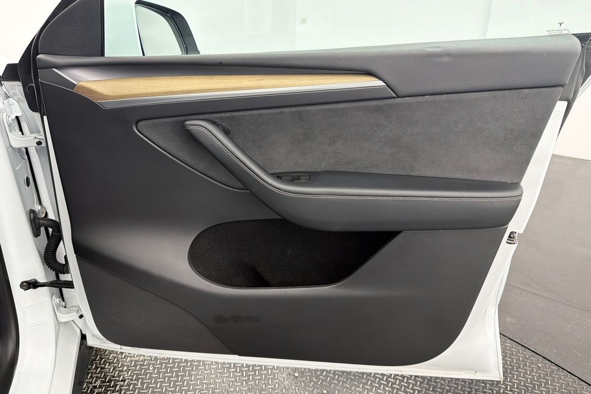 2023 Tesla Model Y Rear-Wheel Drive