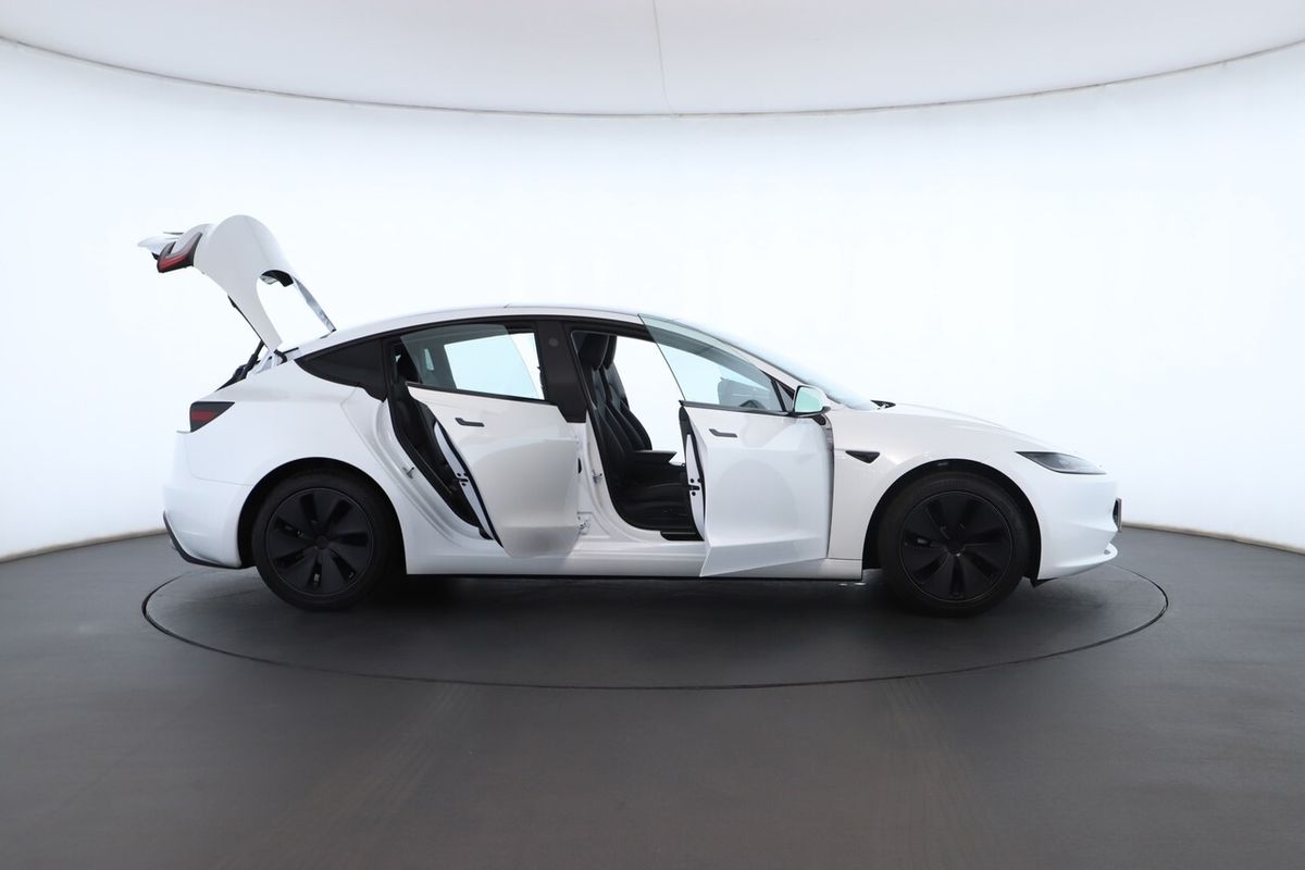 2025 Tesla Model 3 Rear-Wheel Drive