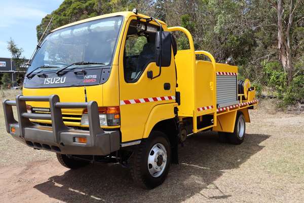 2002 Isuzu NPS 300 (4x4) NY 4X4