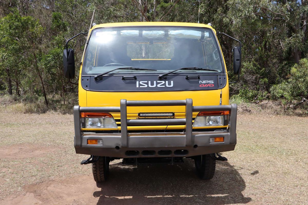2002 Isuzu NPS 300 (4x4) NY 4X4