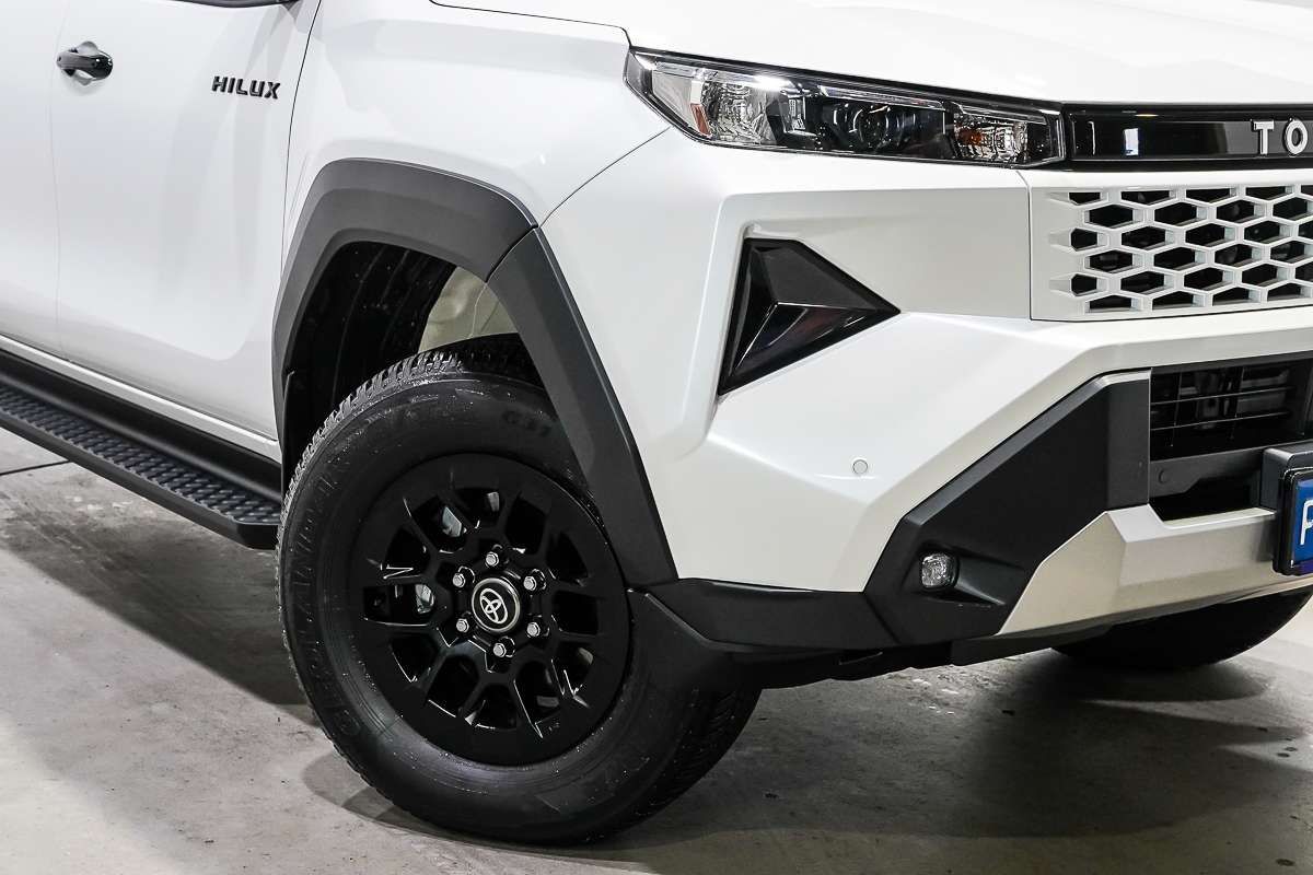 2026 Toyota Hilux SR 48V GUN227R 4X4