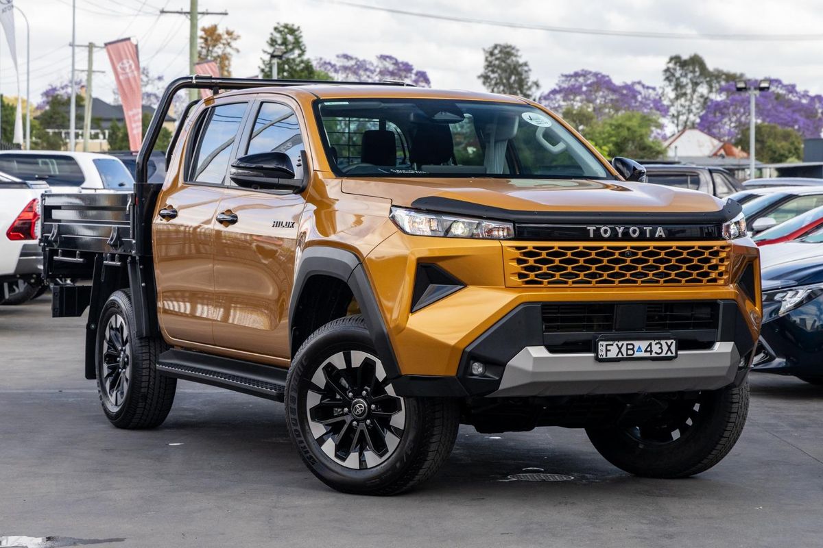2025 Toyota Hilux SR 48V GUN227R 4X4