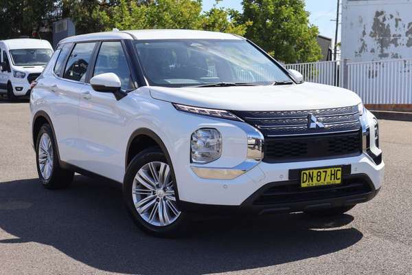 2024 Mitsubishi Outlander ES ZM