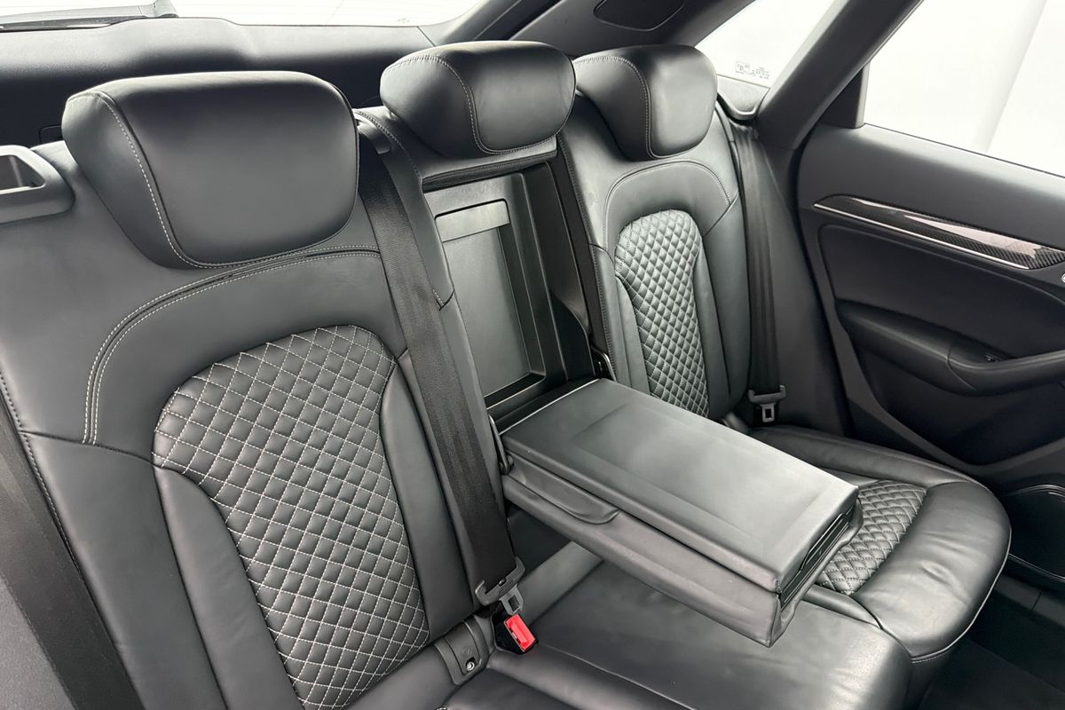 2016 Audi RS Q3 performance 8U
