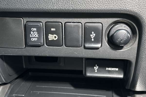 2018 Mitsubishi Triton Blackline MQ 4X4 thumb-16