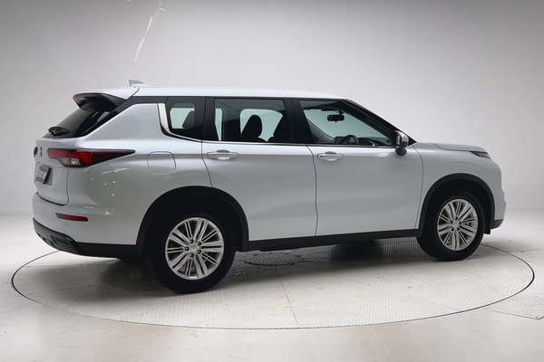 2024 Mitsubishi Outlander ES ZM thumb-2