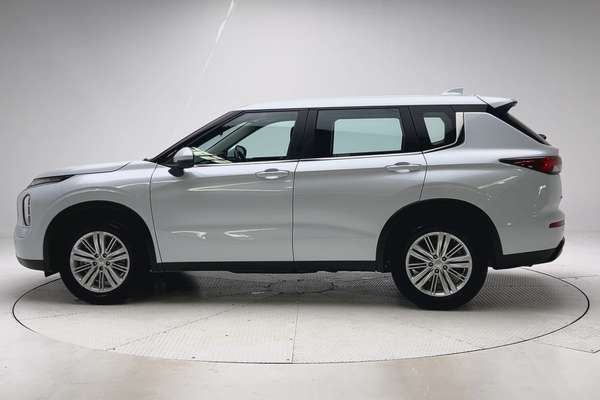 2024 Mitsubishi Outlander ES ZM thumb-7
