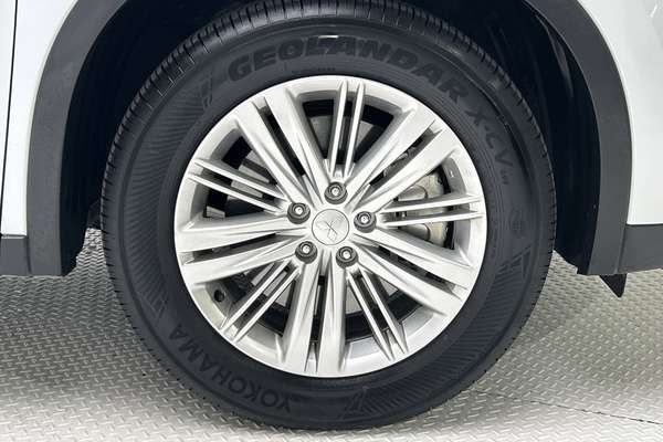 2024 Mitsubishi Outlander ES ZM thumb-9
