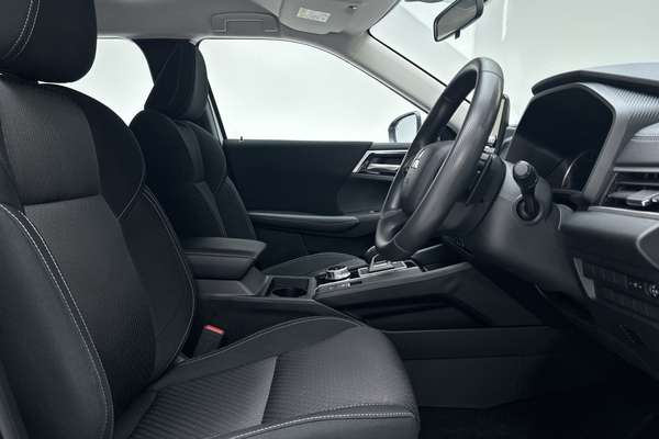 2024 Mitsubishi Outlander ES ZM thumb-12