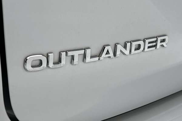 2024 Mitsubishi Outlander ES ZM thumb-21
