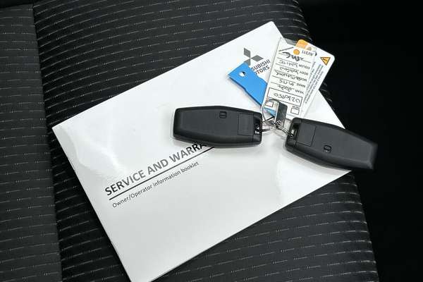 2024 Mitsubishi Outlander ES ZM thumb-22