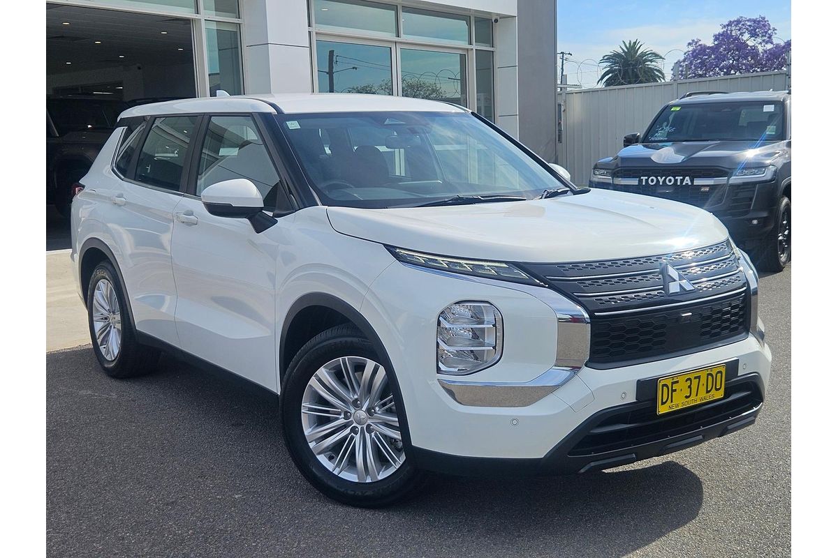 2022 Mitsubishi Outlander ES ZM
