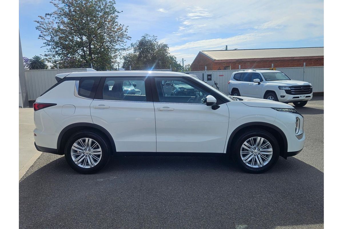 2022 Mitsubishi Outlander ES ZM
