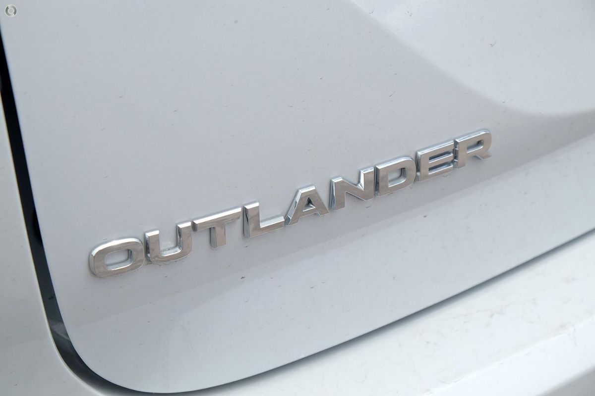 2025 Mitsubishi Outlander LS ZM