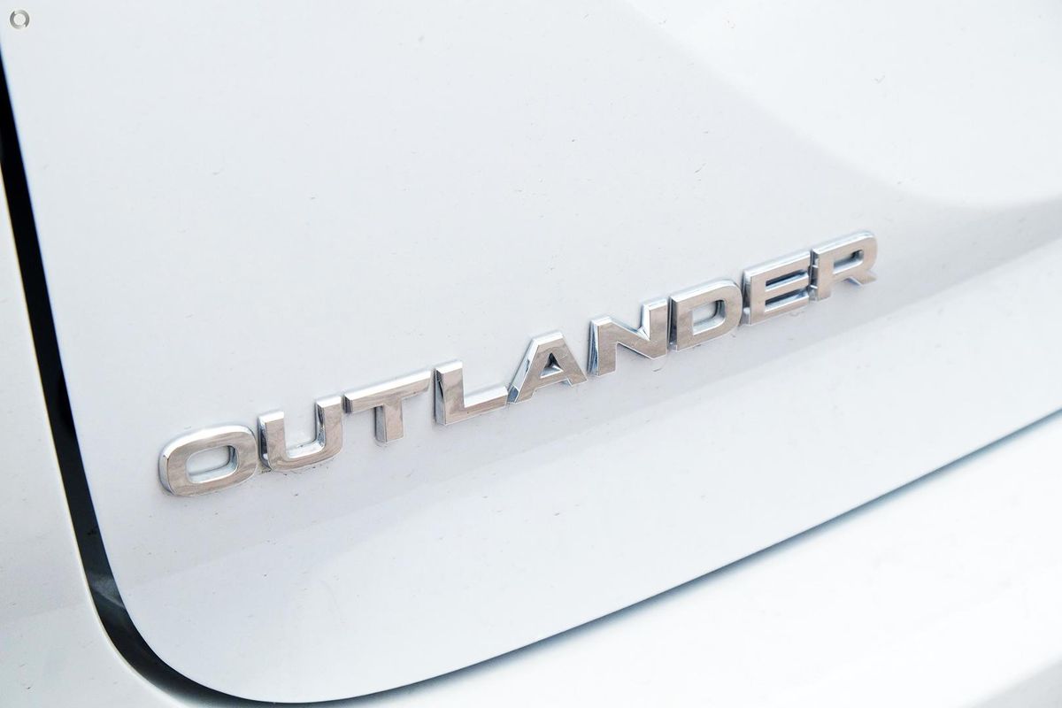 2025 Mitsubishi Outlander LS ZM