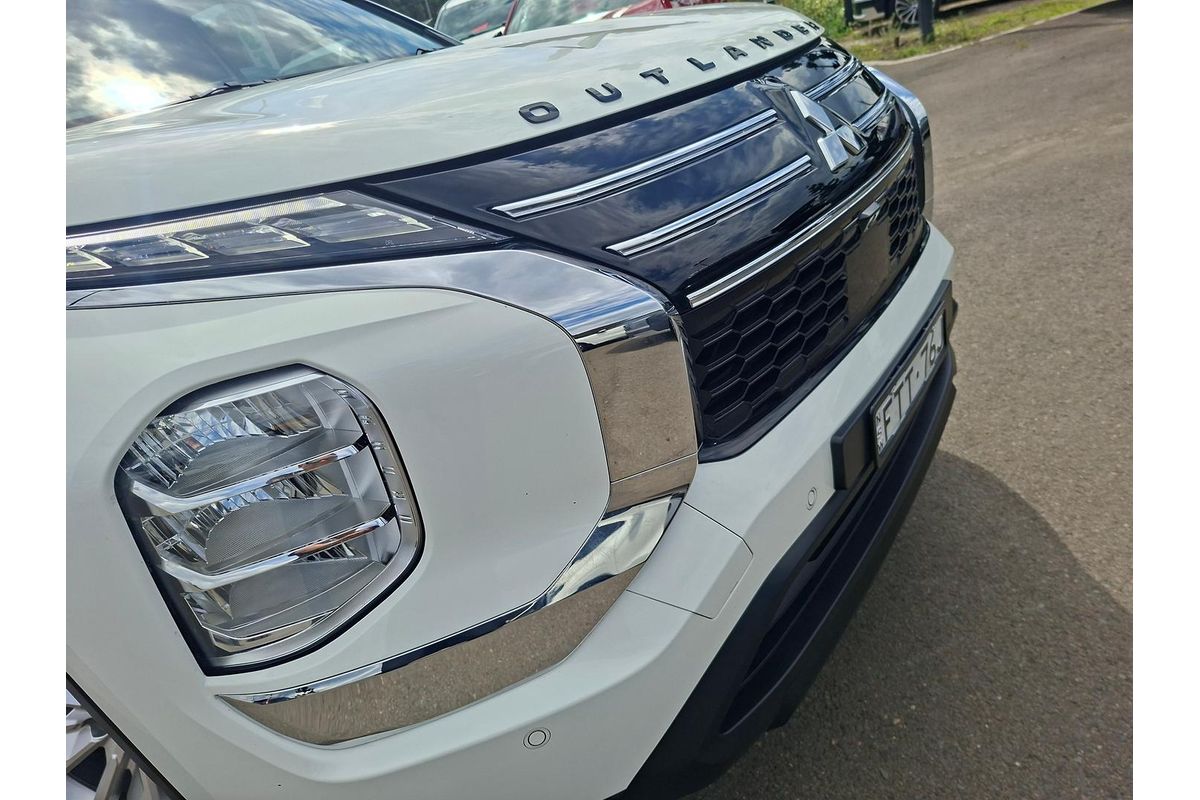 2025 Mitsubishi Outlander ES ZM