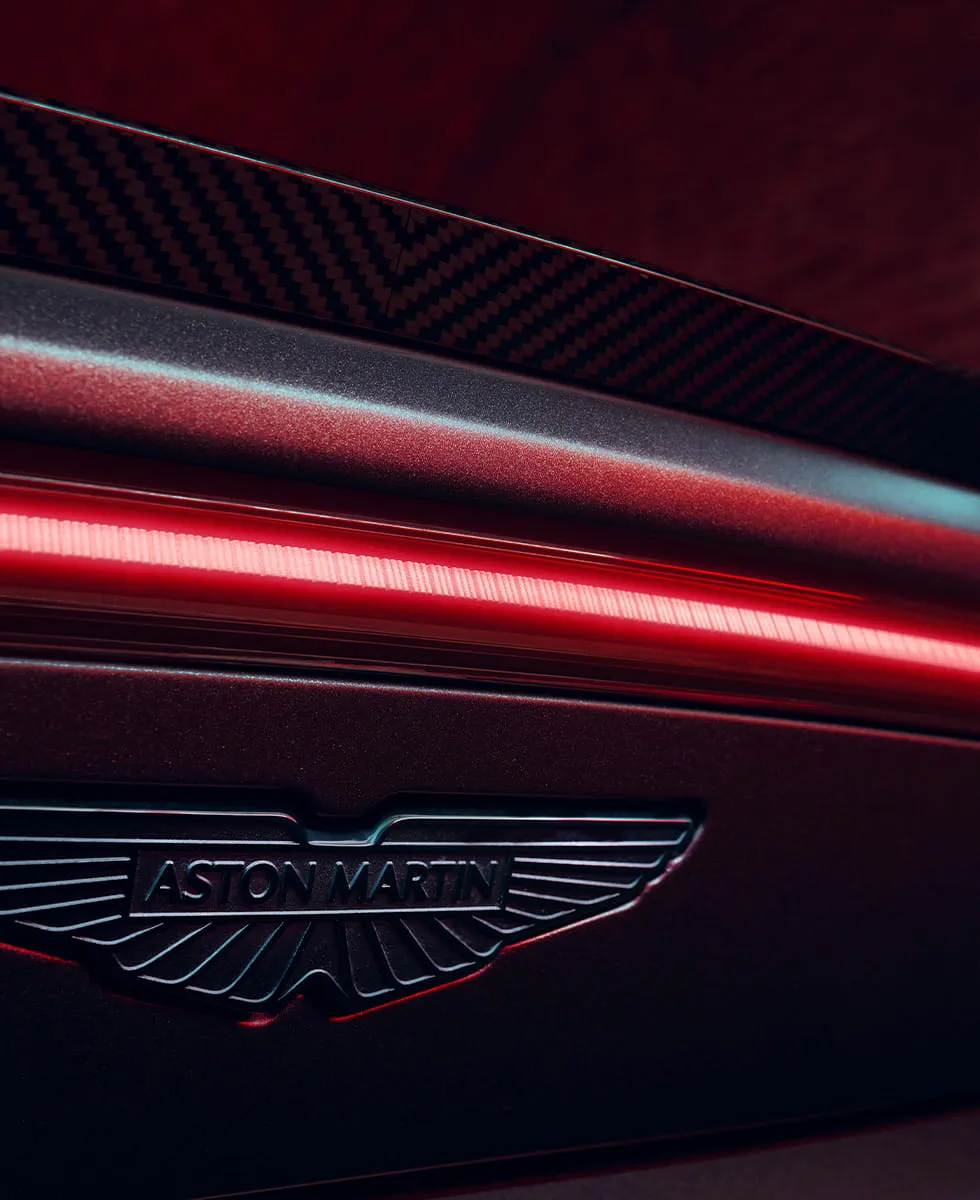 SCULPTED FOR STYLE. AND SPEED